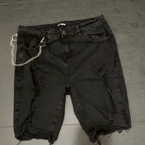 Distressed Hot Topic jean shorts!